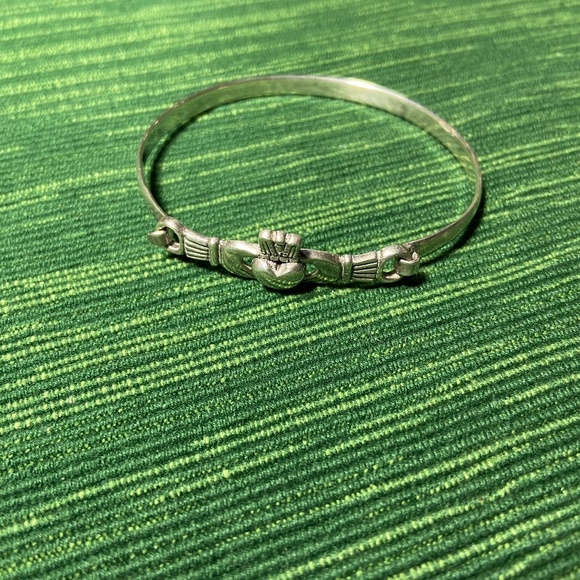 Vintage Sterling Silver Claddagh Hinged Bracelet from Ireland; New Condition - Picture 10 of 16